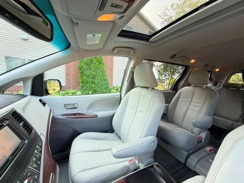 Used 2012 Toyota Sienna XLE FWD image 15