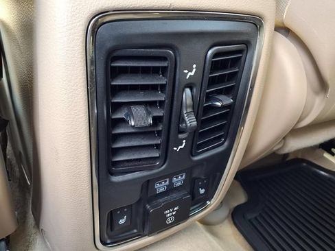 Used 2020 Jeep Grand Cherokee Overland RWD image 19