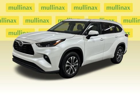 Used 2022 Toyota Highlander XLE FWD image 6