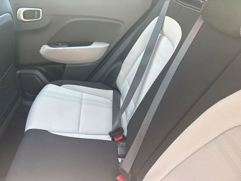 Used 2025 Hyundai Venue SEL FWD image 29