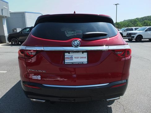 Used 2024 Buick Enclave Premium image 4