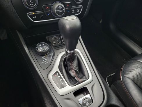 Used 2017 Jeep Cherokee Trailhawk image 31