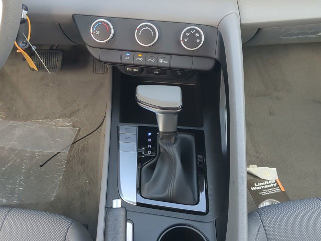 Used 2026 Hyundai Elantra SE FWD image 18