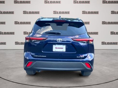 Used 2024 Toyota Highlander XLE AWD/4WD image 4