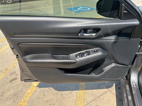 Used 2022 Nissan Altima 2.5 SR FWD image 9
