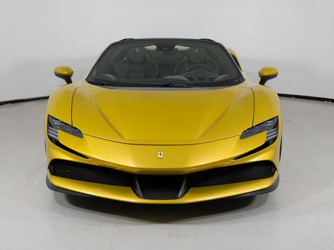 Used 2022 Ferrari SF90 Spider image 19