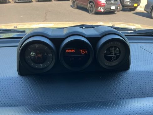 Used 2013 Toyota FJ Cruiser 4WD w/ Upgrade Pkg image 26