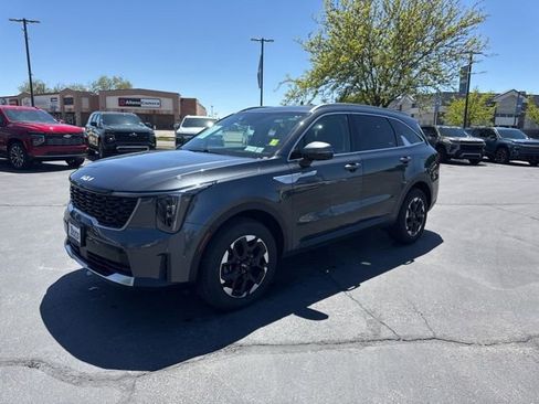 Used 2024 Kia Sorento S AWD/4WD image 2