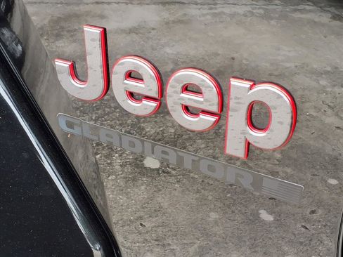 Used 2023 Jeep Gladiator Rubicon w/ Cold Weather Group image 34