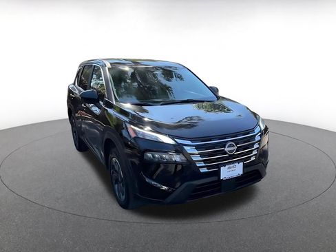 Used 2025 Nissan Rogue SV image 3