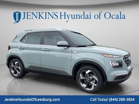 New 2026 Hyundai Venue SEL FWD image 2