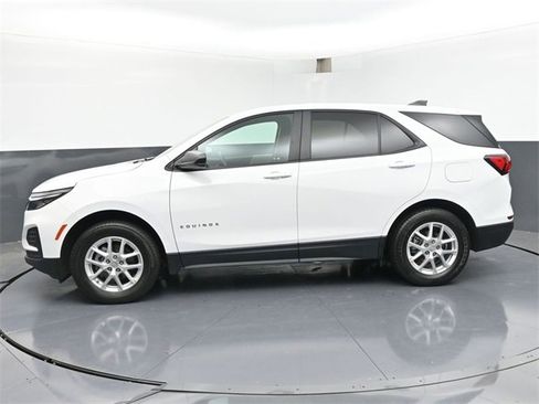 Used 2023 Chevrolet Equinox LS image 4