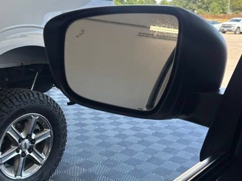 Certified 2025 Nissan Frontier PRO-4X AWD/4WD image 8