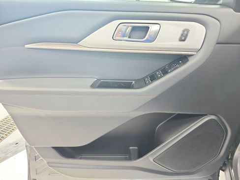 New 2026 Ford Explorer Active RWD image 34