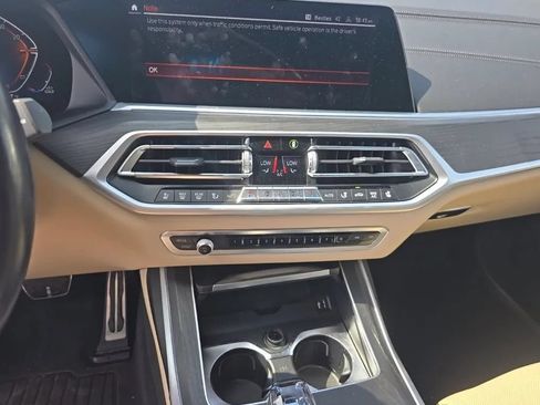 Used 2021 BMW X7 xDrive40i w/ M Sport Package AWD/4WD image 11