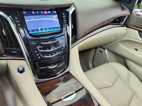 Used 2015 Cadillac Escalade Luxury RWD image 46