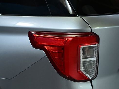 Used 2022 Ford Explorer Limited image 19