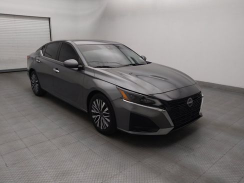 Used 2023 Nissan Altima 2.5 SV FWD image 13
