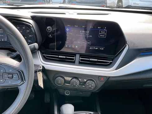 Certified 2024 Chevrolet Trax LS FWD image 14