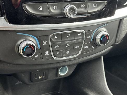 Used 2022 Chevrolet Traverse LT w/ LPO, Black Accent Package image 20