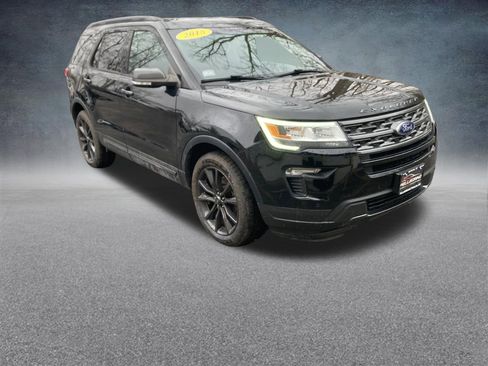 Used 2018 Ford Explorer XLT w/ Equipment Group 202A image 10