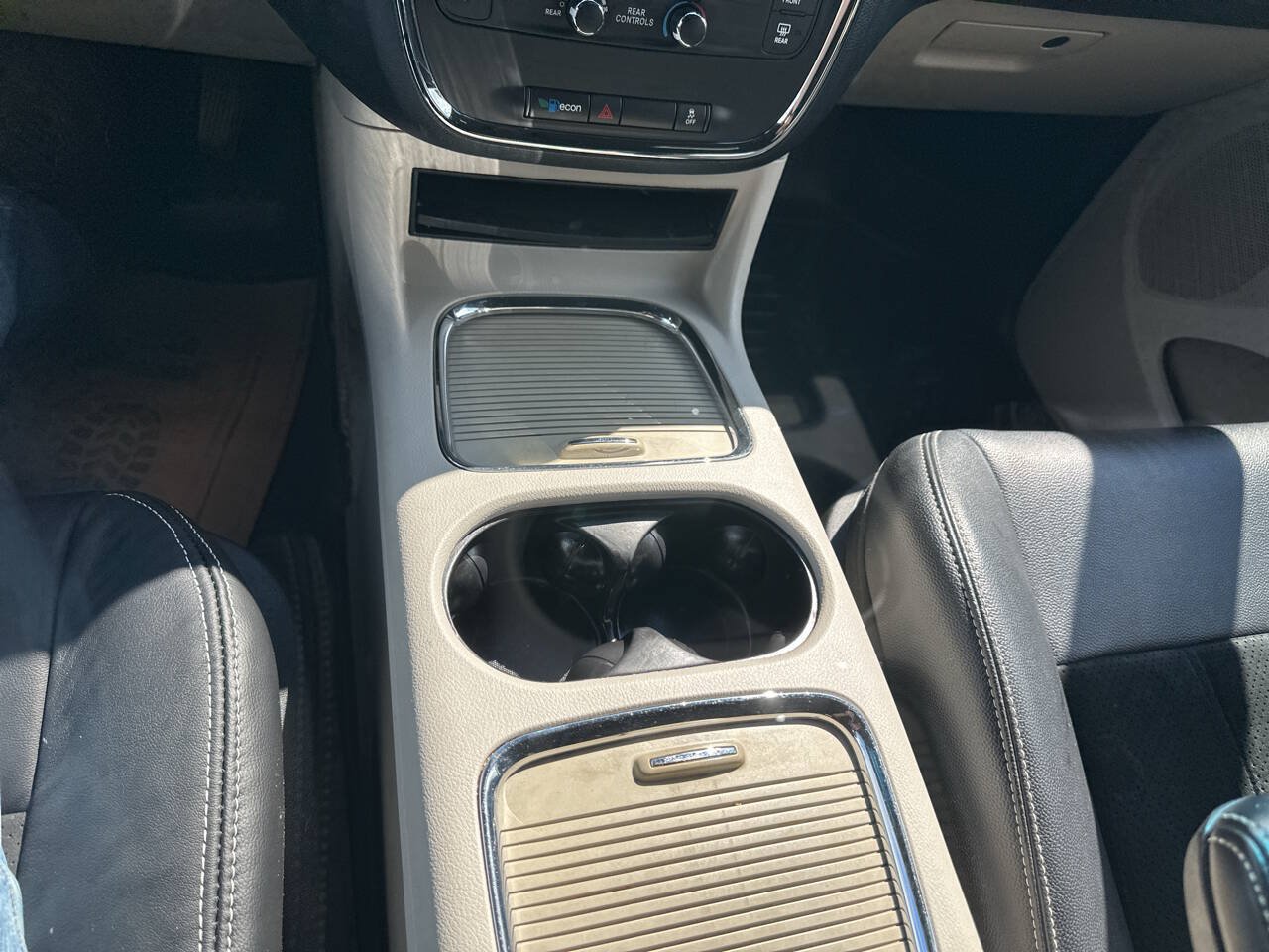 Used 2017 Dodge Grand Caravan SXT FWD image 21