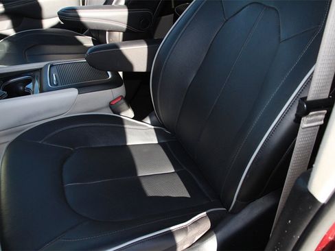 Used 2022 Chrysler Pacifica Limited image 20