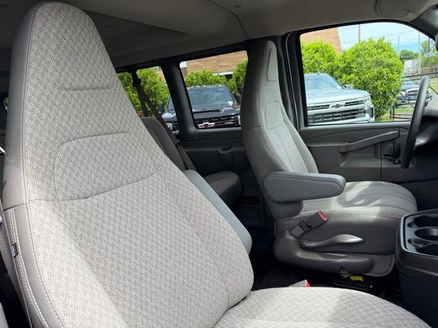 Used 2025 Chevrolet Express 3500 LT w/ LT Preferred Equipment Group RWD image 13
