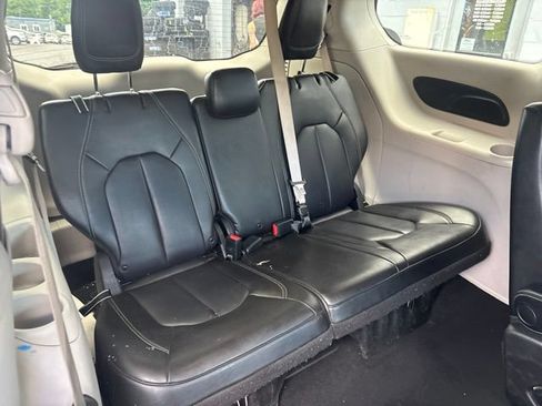 Used 2021 Chrysler Voyager Lxi FWD image 7