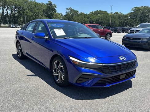 Certified 2024 Hyundai Elantra SEL w/ Convenience Package FWD image 2