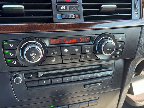 Used 2011 BMW 335i Convertible w/ Premium Pkg image 18