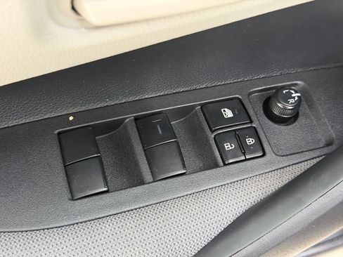 Used 2025 Toyota Corolla LE FWD image 14
