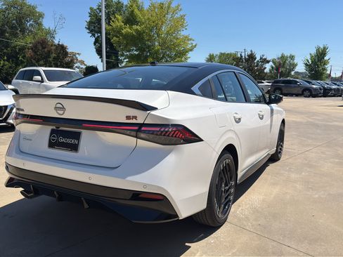 New 2026 Nissan Sentra SR FWD image 4