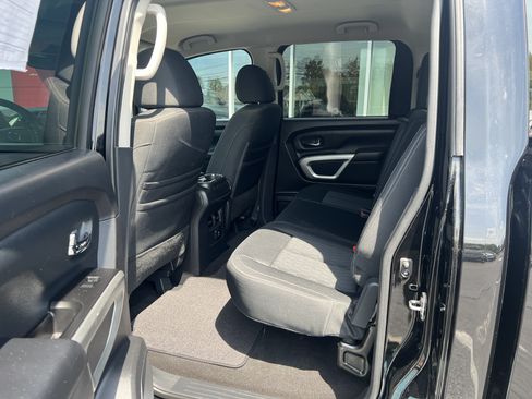 Used 2018 Nissan Titan SV w/ SV Convenience Package AWD/4WD image 5