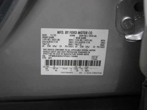Used 2023 Ford Explorer XLT AWD/4WD image 37
