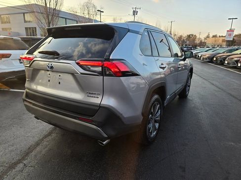 Certified 2022 Toyota RAV4 Limited AWD/4WD image 6
