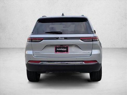 New 2025 Jeep Grand Cherokee Limited image 8