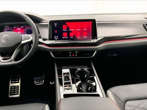 Certified 2025 Volkswagen Atlas Peak Edition SE AWD/4WD image 15