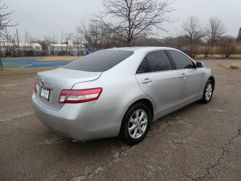 Used 2011 Toyota Camry LE w/ LE Extra-Value Pkg FWD image 5