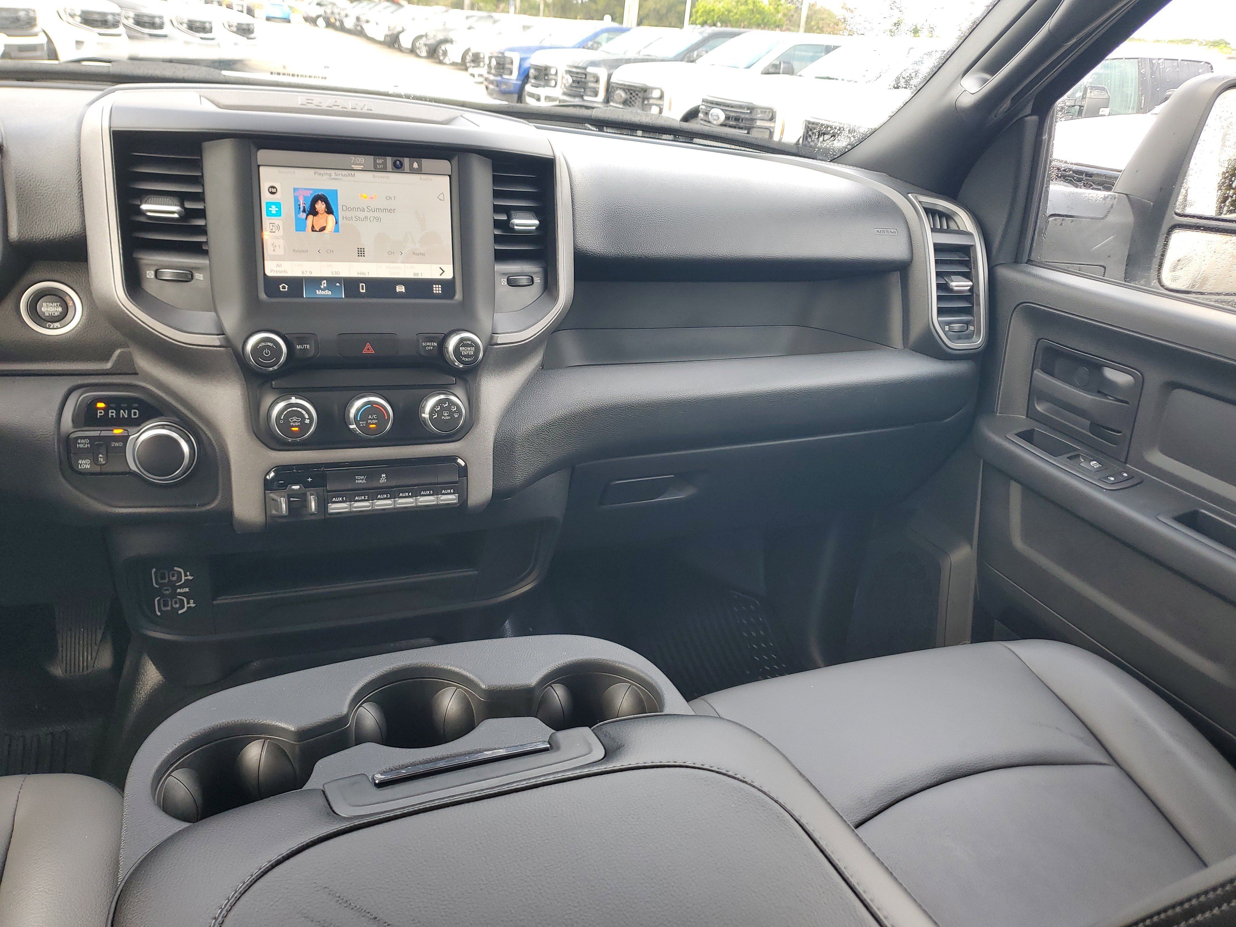 Used 2024 RAM 3500 Tradesman w/ Chrome Appearance Group AWD/4WD image 16