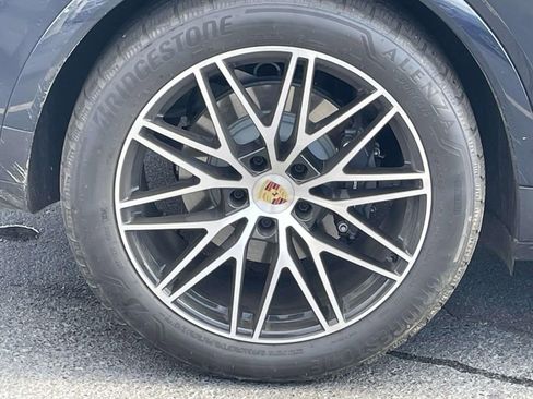 Used 2024 Porsche Cayenne image 12