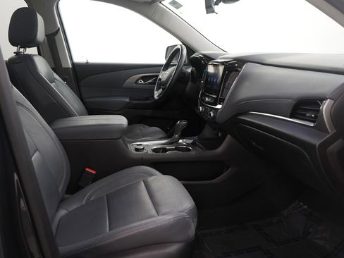 Used 2020 Chevrolet Traverse LT w/ LT Premium Package image 14