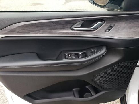 Used 2023 Jeep Grand Cherokee L Limited image 11