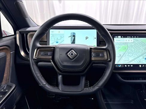 Used 2025 Rivian R1S Premium AWD/4WD image 17