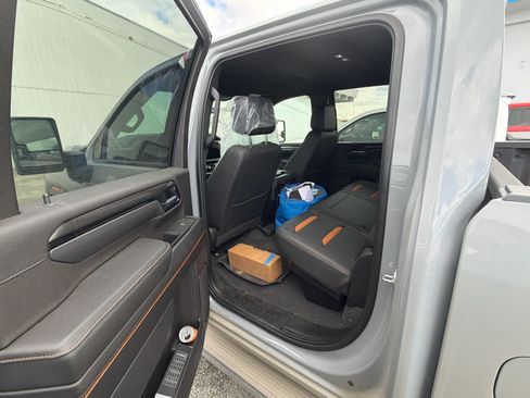 Used 2025 GMC Sierra 2500 AT4 w/ Technology Package AWD/4WD image 6