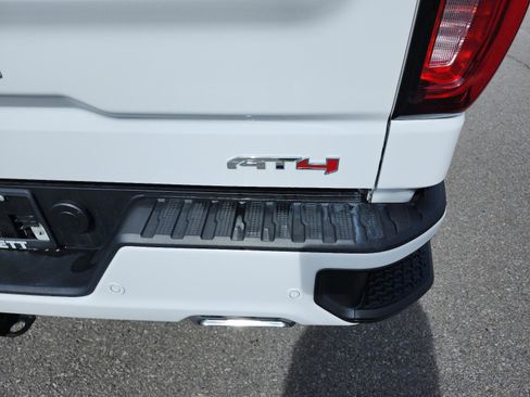Used 2024 GMC Sierra 1500 AT4 w/ Technology Package image 5