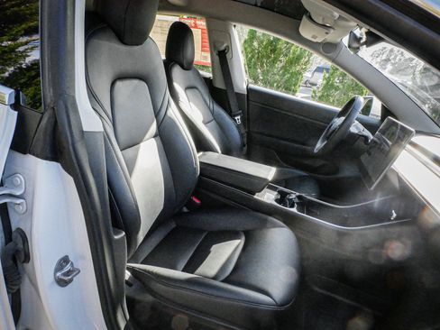 Used 2020 Tesla Model 3 Standard Range image 33