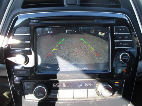 Used 2017 Nissan Maxima 3.5 SV image 10