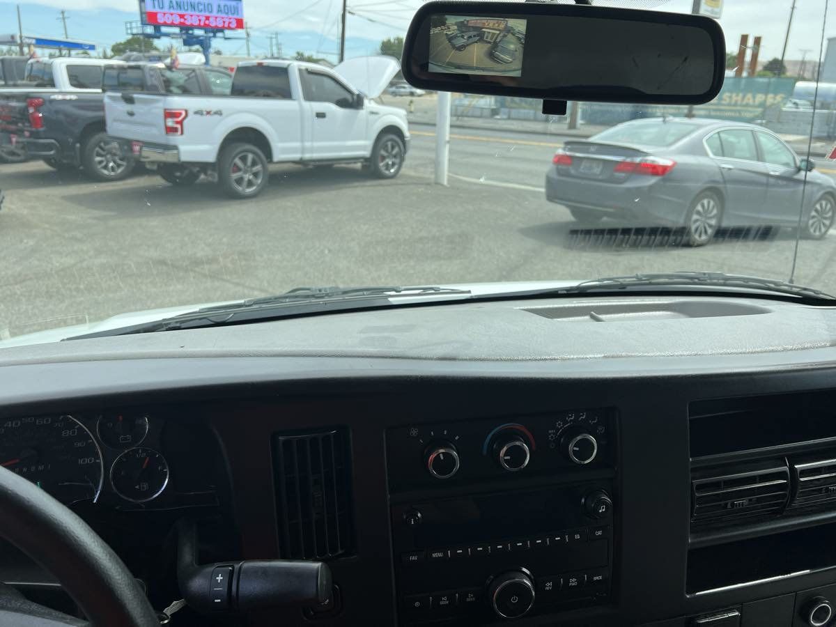 Used 2017 Chevrolet Express 3500 Extended RWD image 11
