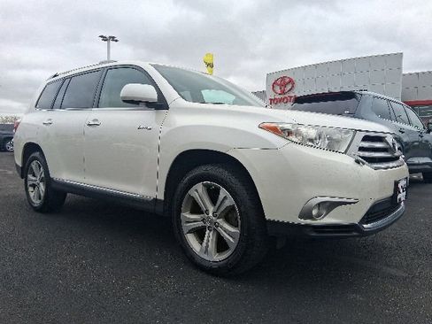 Used 2013 Toyota Highlander Limited AWD/4WD image 2